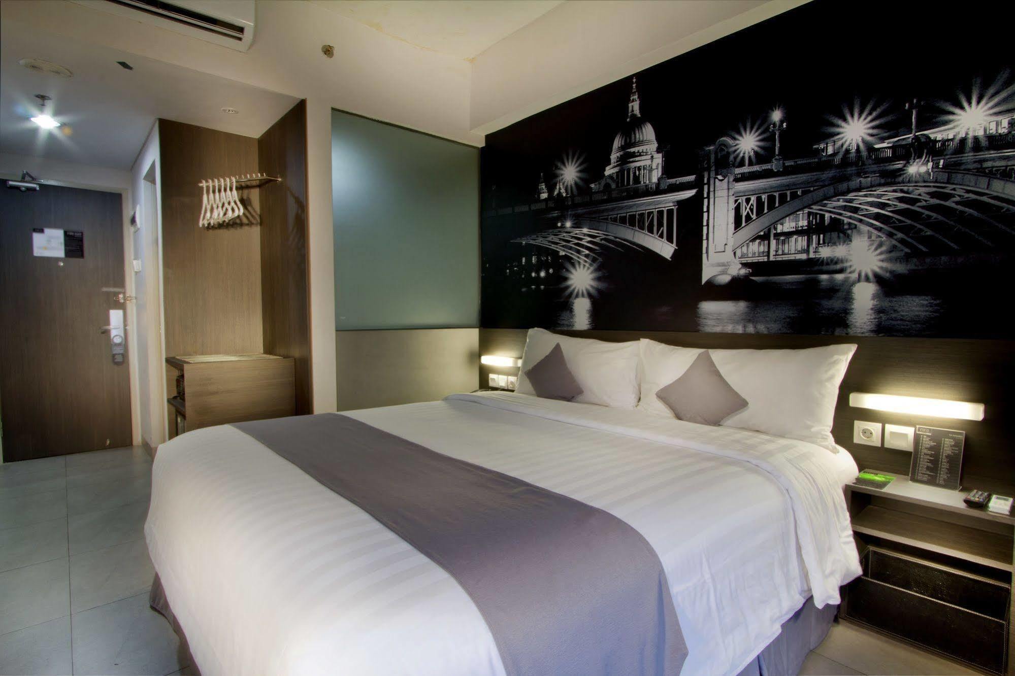 Neo Hotel Tendean Jakarta By Aston Exterior photo